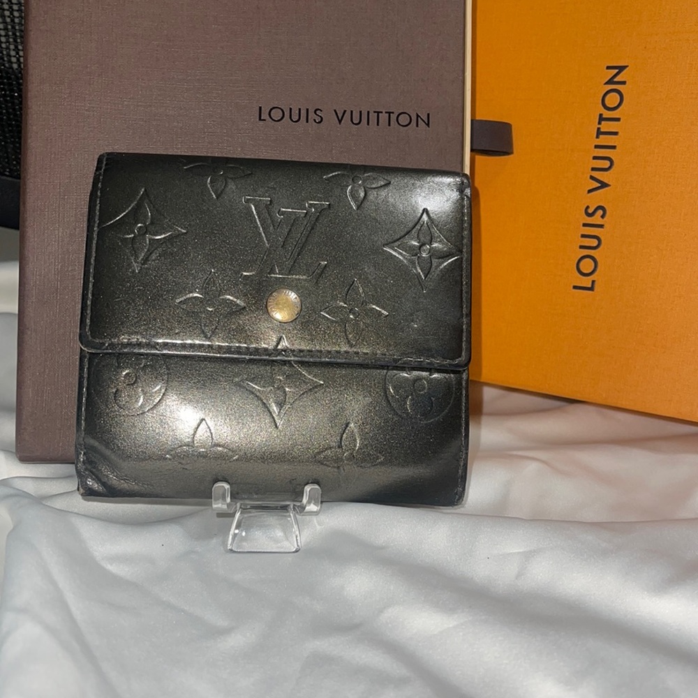 LV matte wallet EUC